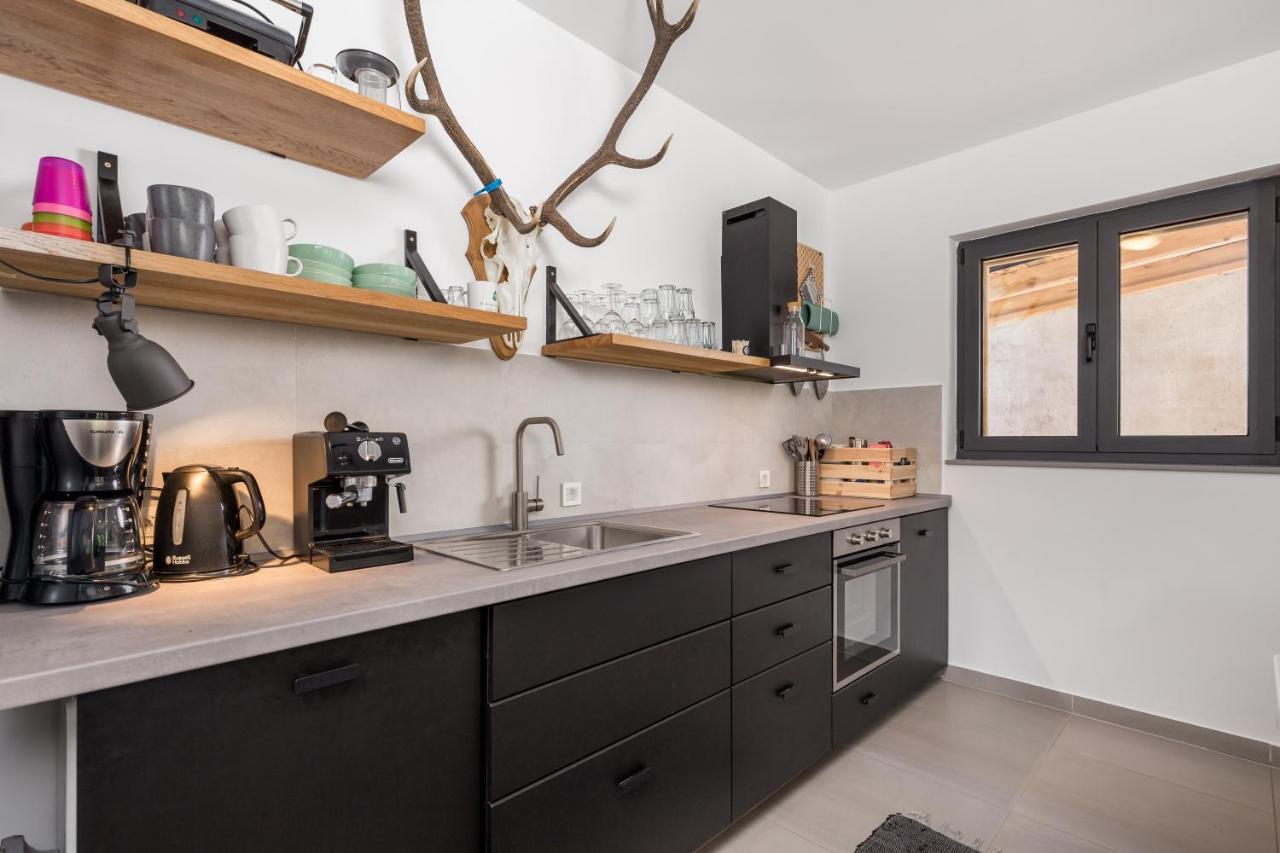 Modern Alpine Monsalbius Chalet Baske Ostarije المظهر الخارجي الصورة