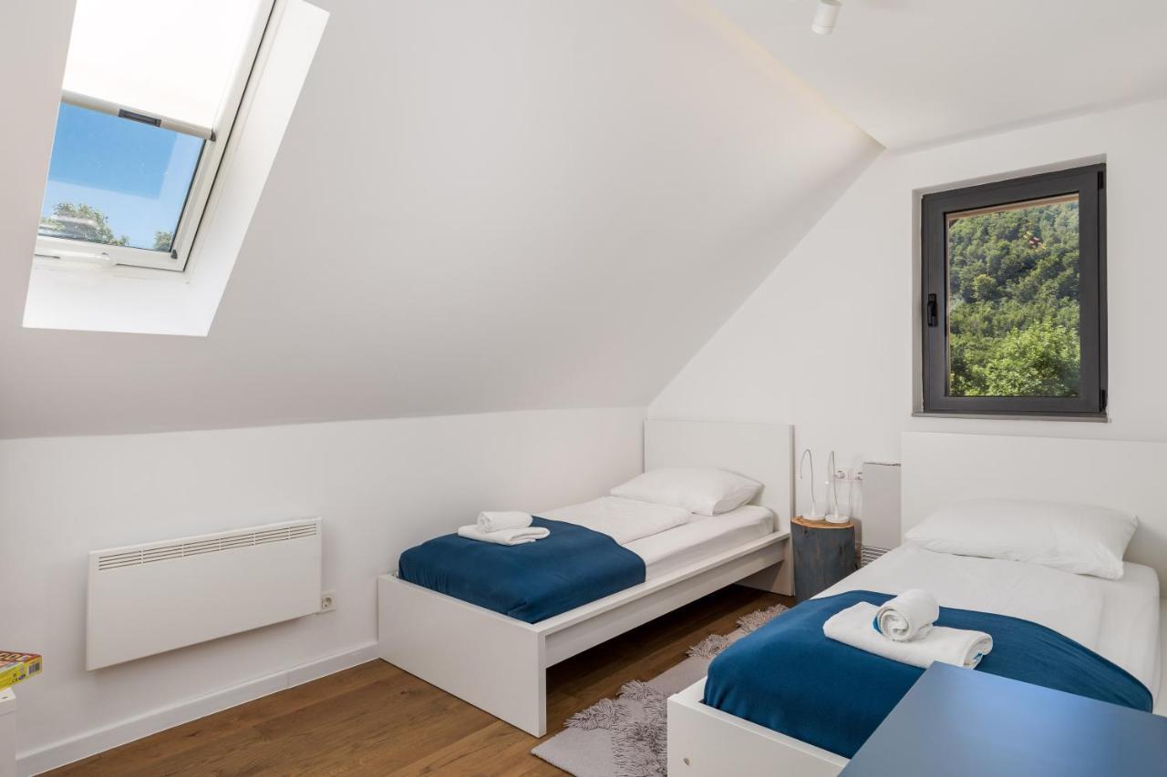 Modern Alpine Monsalbius Chalet Baske Ostarije المظهر الخارجي الصورة