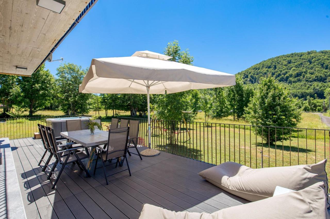 Modern Alpine Monsalbius Chalet Baske Ostarije المظهر الخارجي الصورة