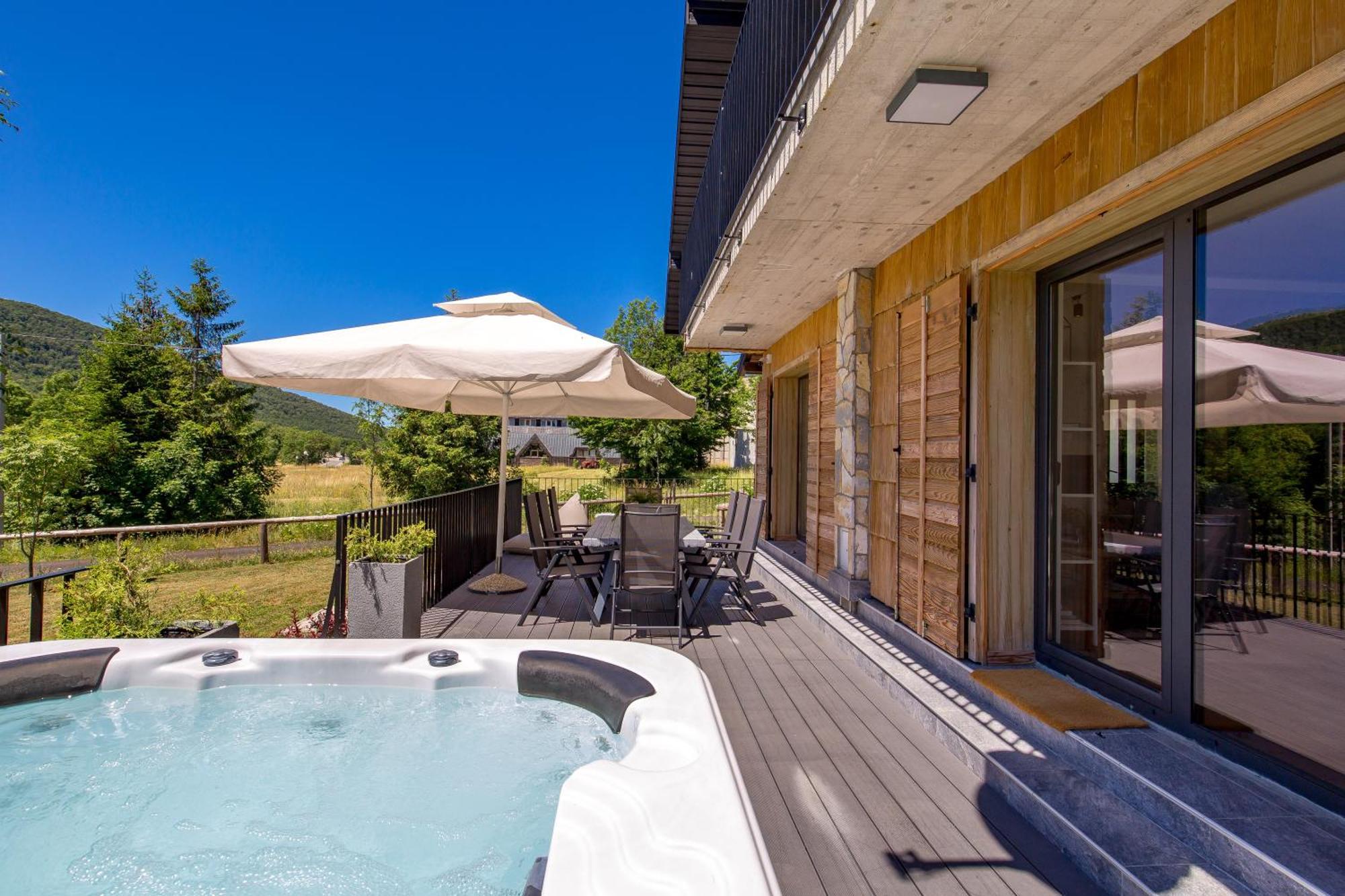 Modern Alpine Monsalbius Chalet Baske Ostarije المظهر الخارجي الصورة